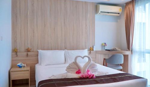 Deluxe Double or Twin Room with Pool Access