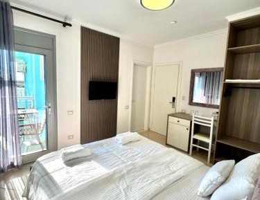 Double Room with Balcony and Sea View