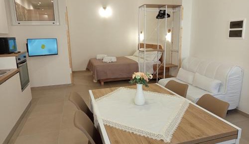Deluxe Studio