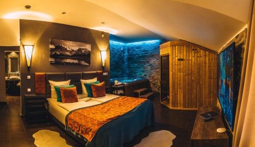 Suite with Hot Tub