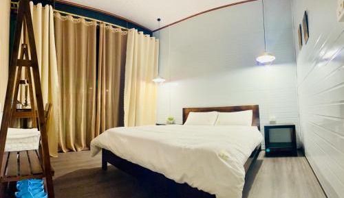 Double Room with Private External Bathroom
