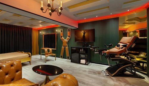 Queen Suite with Spa Bath