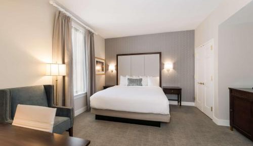 King Room  With Walk-In Shower - Non-Smoking