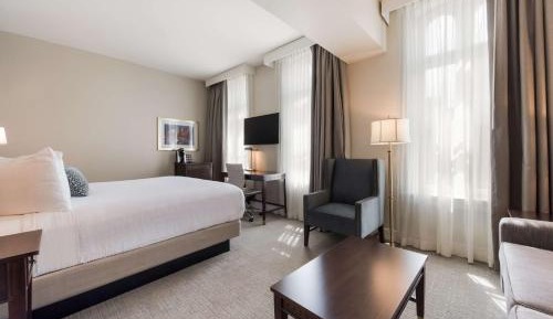 Premium Queen Room - Non-Smoking