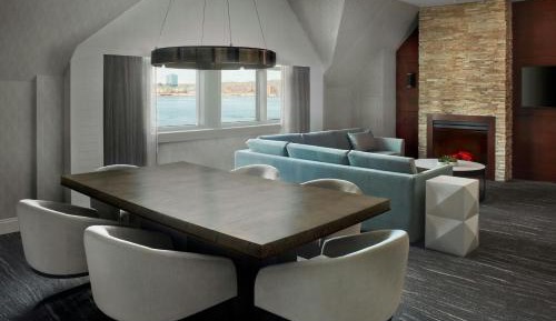 One-Bedroom King Suite 