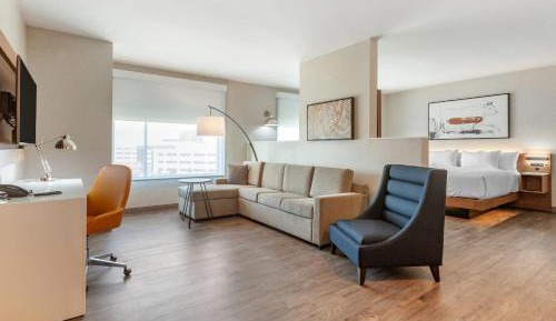King Suite - Accessible/Non-Smoking