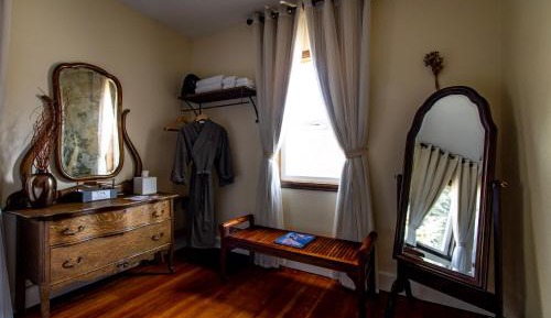 Queen Room with Shared Bathroom