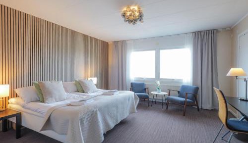 Deluxe Suite with Spa Bath