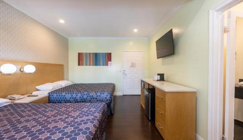 Deluxe Queen Room with Two Queen Beds