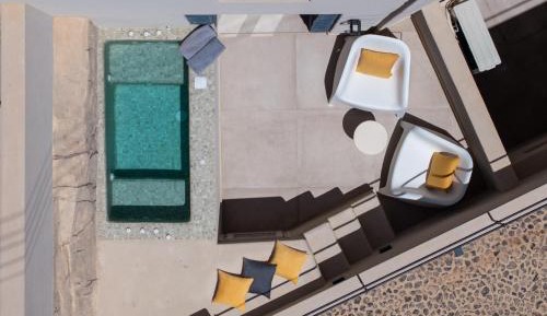 Studio Apartment with Balcony