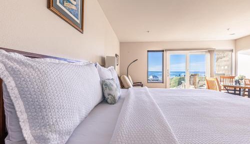 Deluxe King Room with Ocean View
