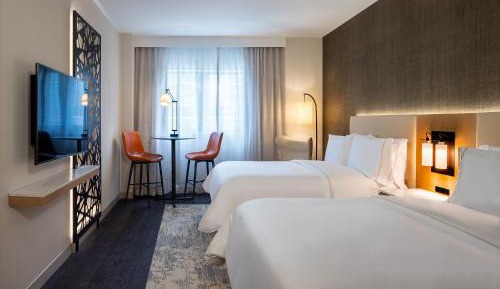 Deluxe Queen Room - Mobility Accessible with Tub