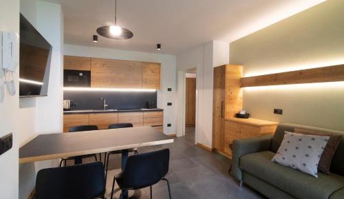 Apartment with Mountain View
