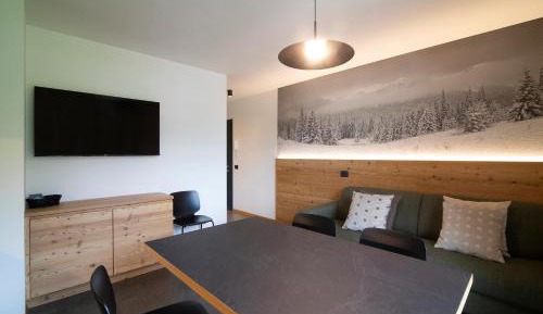Apartment with Mountain View
