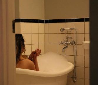 Medium with Bathtub