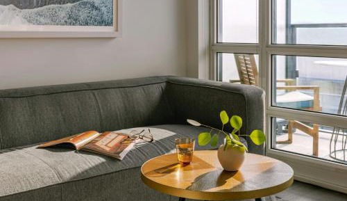 One-Bedroom Apartment with Queen Bed and Balcony