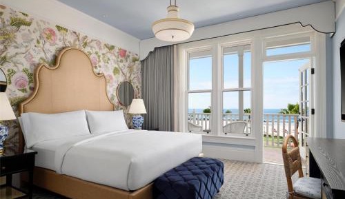 The Views King Room with Resort View - Hearing Accessible