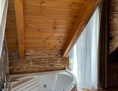 Queen Room with Spa Bath