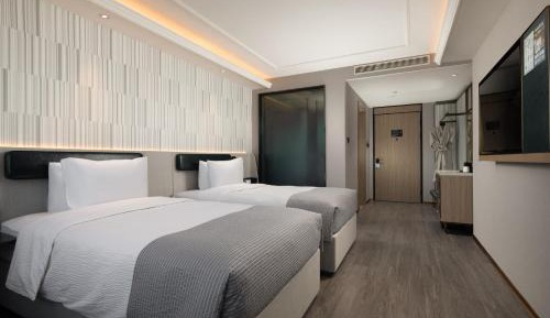 Deluxe Queen Room