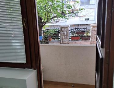 One-Bedroom Apartment with Balcony