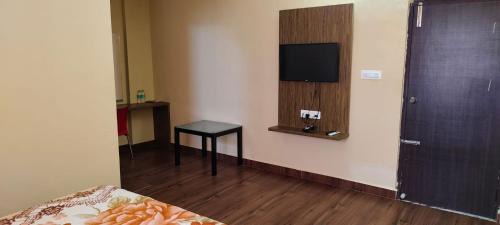 8-Bed Mixed Dormitory Room