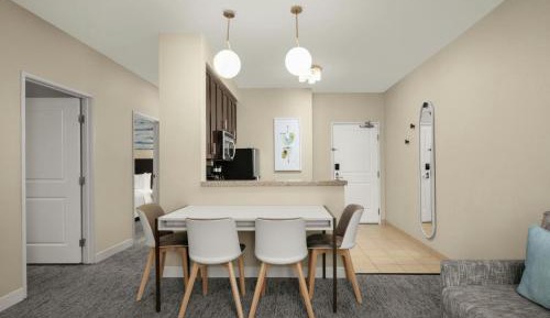 Two-Bedroom Suite with Adapted Tub - Mobility and Hearing Accessible