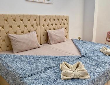 Deluxe Double Room (2 Adults + 1 Child)