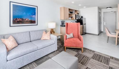 Deluxe King Suite