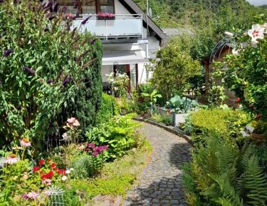Apartment with Garden View