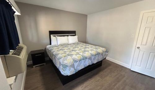 Queen Room