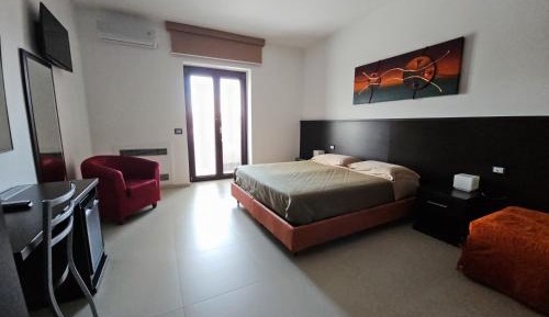 Deluxe Room (2 Adults + 1 Child)