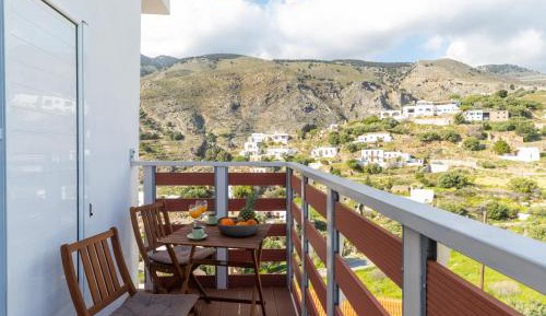 Apartment with Mountain View
