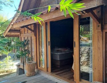 Deluxe Bungalow with Garden View
