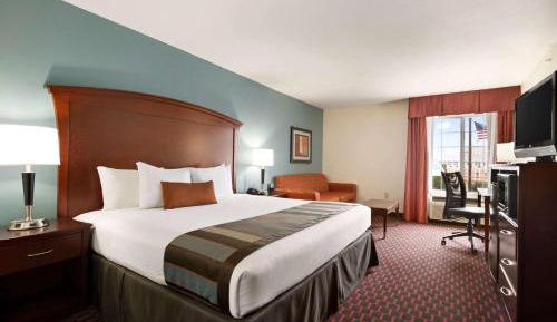 King Room with Bath Tub - Mobility/Hearing Accessible - Non-Smoking