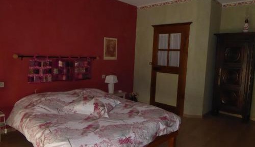 Deluxe Room (2 Adults + 1 Child)