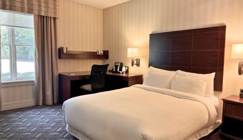 Queen Room with Executive Wing - Mobility Accessible/Non-Smoking