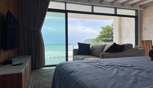 Queen Suite with Sea View