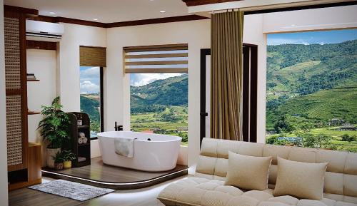 Deluxe Suite with Spa Bath