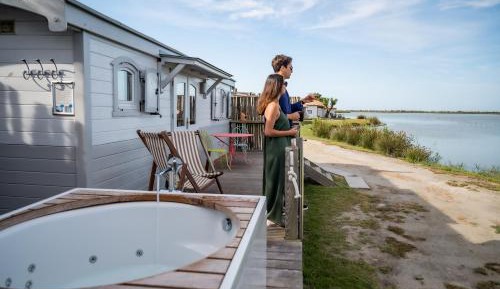 Superior Caravan with lake view 