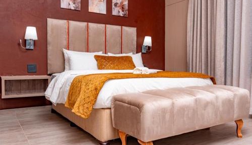 Junior Queen Room