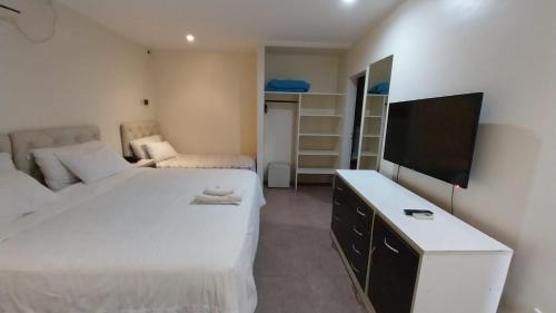 Quadruple Room with Private Bathroom