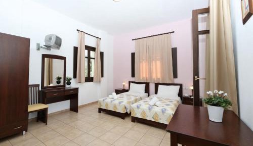 Studio (2 Adults) - 1