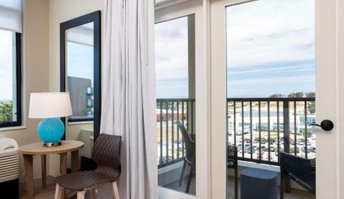 One-Bedroom King Suite with Partial Ocean View