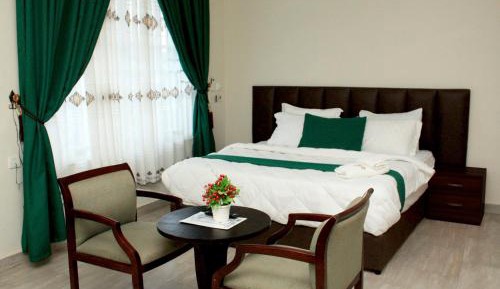 Deluxe Suite