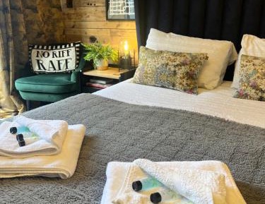 Deluxe King Suite