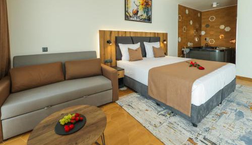Studio with Spa Bath