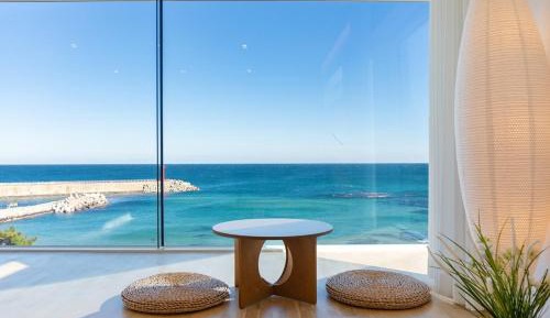 Double Room With Sea View 6