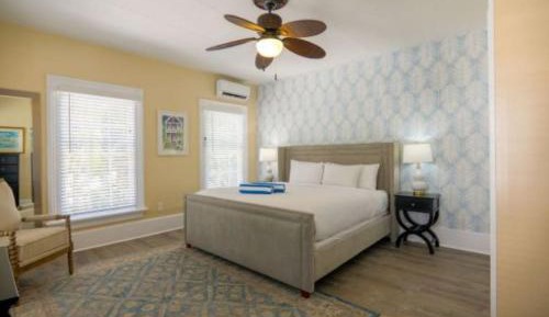 King Room with Sofa Bed ( Town Home Fleming’s Veranda ) 