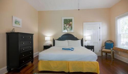 King Suite with Pool View (Pool Suite Alligator)