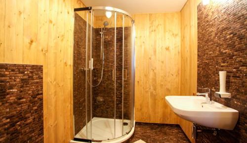 Deluxe Triple Room with Private Bathroom and Extra Bed